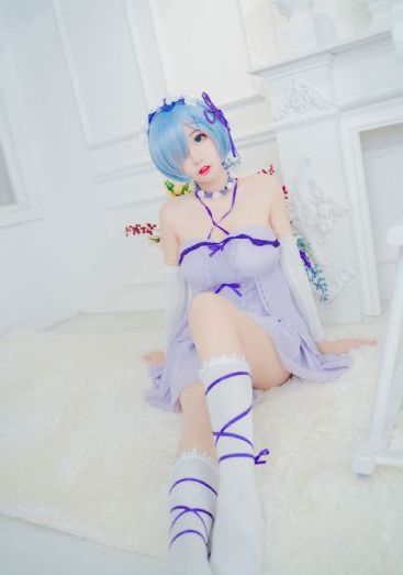 漂亮的女邻居4