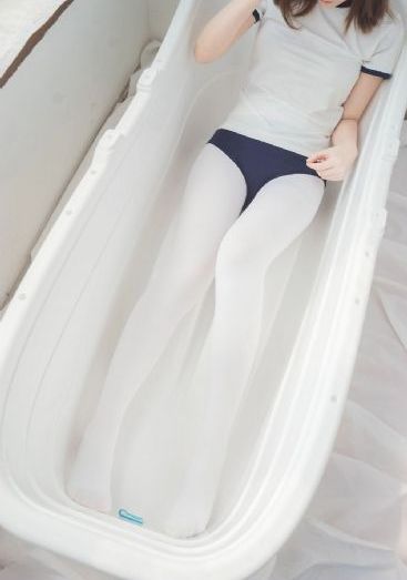 老师胸乳裸露网站