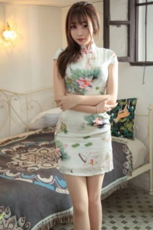 我和亲女在客厅作爱h在